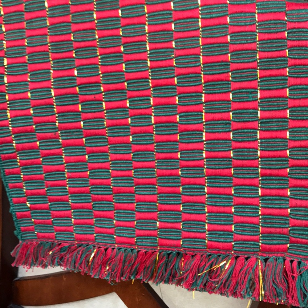 100% cotton Gorgeous holiday table runner